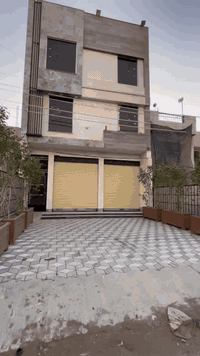 السلام عليكم
يستمر مكتبنا في تقديم افضل العروض

(( بناية تجاريّة للايجار  ))

بناية تجارية  المساحة 150 م الواجهة 8 م النزال 20 م ثلاث طوابق

البناية مجهزة ببرادات وتصلح ان تكون مطعم 
مجهزة بالكامل 

سعر الايجار الشهري ( 5,000,000 مليون )
مع مجال بسيط
 
📍حي البنوك شارع الدكتور سعد مبارك
♦️ موقع مميز رصيف 6 م

 للأستفسار  :
 0774 498 5451:📞
     
او زيارة موقع المكتب :

(                الهدف للعقار                      )

حي البنوك -شارع الكنيسة مجاور مكوى ريحانة
