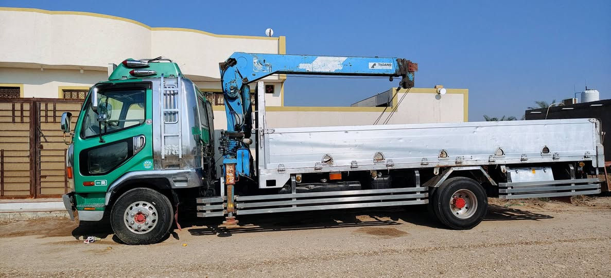 كرين للبيع ميتسوبيشي كرين جاهز خير من الله سلايتين شاصي كفاله القماره ما ناقصه اي شي بدي 6 مكينه توني مجفته شغل اهل النجف  سنويه 2027  موديل 99سياره مداور بساعته  السعر 195 رقم *********** مكانها ناصريه
