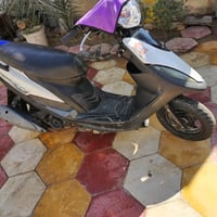 ماكينة ستوتة عملية مع غطاء مقعد، مثالية للحركة السريعة داخل المدينة. ا...