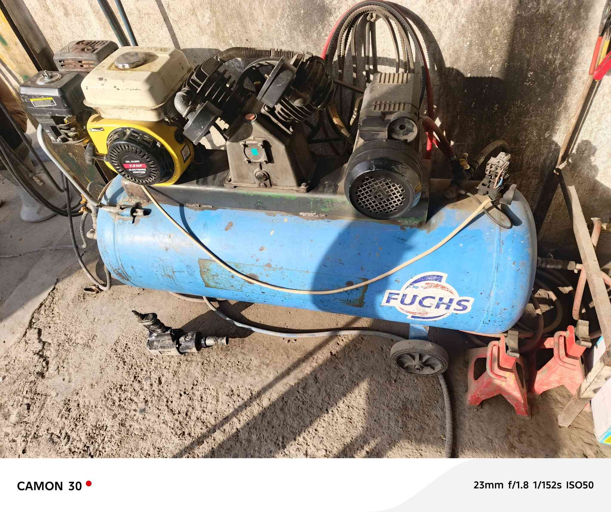 كبريرسر مال هواء شغل شرط  كهرباء وبانزين عنوان حي نتصار شارع 60رقم الهاتف *********** السعر 400وبي مجال
