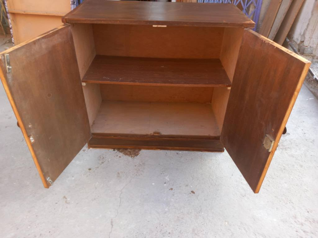 بوفيه فراش.  العرض متر واحد سم العمق. 50 سم.   الارتفاع 93 سم. ب٦٠ وبيه مجال العنوان بغداد الكرخ تقاطع درويش البياع سوق اميمه فرع عطاريات علي منتصف الشارع. مجاور افران السلطان.  ***********.   ***********.    بيهن وتساب اتصل قبل لتجي رجائ بغداد, العراق
