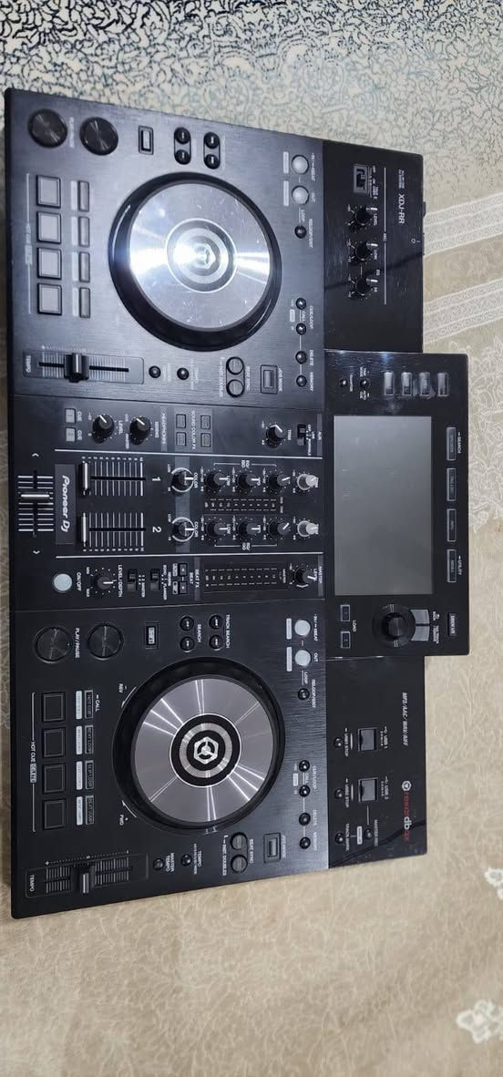 مرحبا حبايب سكراش XDJ_RR
للبيع نظافته فول كلش  نستعمل استعمال قليل وبيه مجال بسيط 
سعره 1350 دولار للاستفسار واتساب أو الاتصال ***********
