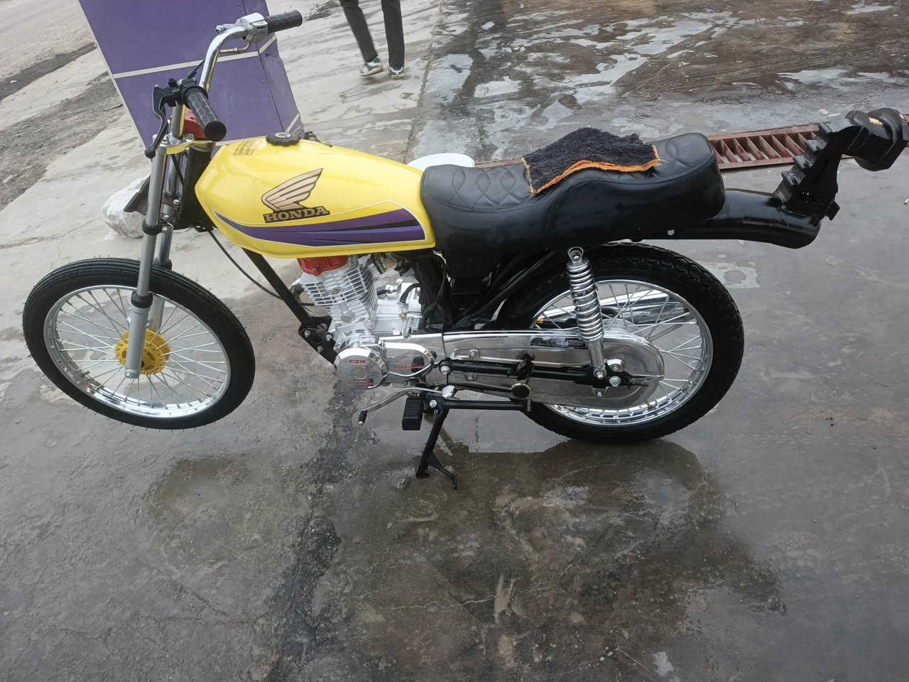 سلام عليكم دراجه شاصي رشه ١٥وراق صولي تعميره كلهي مفوله سعر ٨٥٠وبيهي مجال بصيط مكان دوانيه احي العصري  شراي ينتصل ***********؟
