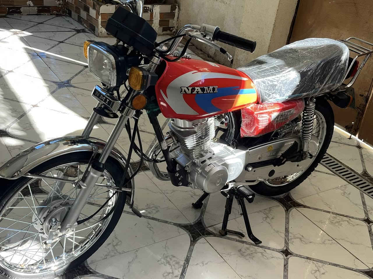 سلام عليكم دراجه ايرانيه للبيع مديل 25 بدون أوراق وصل مكاتبه مكفوله من العشاير دراجه 
ما مفتوحه بعده جديده كهرباء كله شغاله إيراني اصلي تجي وتشوف بعينك سعره مليون و١٠٠ وبيه مجال مكاني ميسان مغربه رقمي***********. وبالخدمه🩷
