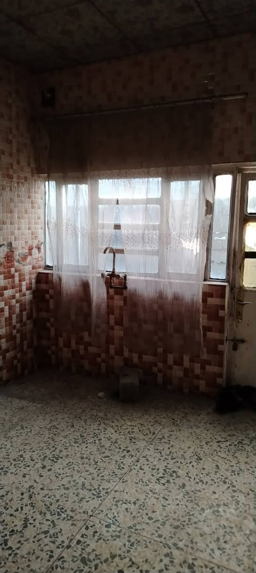 دار للبيع قرب العلوية شريفة بنت الحسن ع
زراعي ١٢٠ متر طابقين ، غرفتين هول إستقبال مطبخ 
السعر ٣٥ مليون و بي مجال 
*********** مكتب دلالية الشمس
