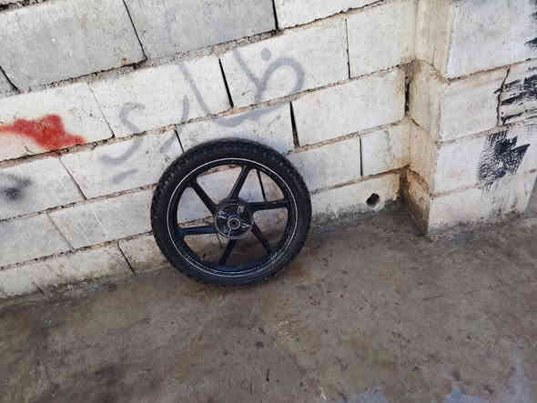 سلام عليكم  للبيع سايم موديل 2018
الماطور تاركه صار شهرين 

يعوزه كابريتر واير بانزين 

ابيع كوم حديد 

السعر 130

وبيه مجال
***********
***********
