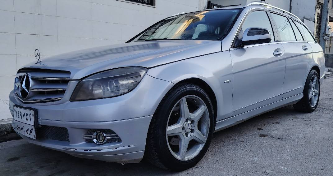 🌹بەناوی خوای گەورە🌹
 بۆ فرۆشتن و گۆڕینەوە
 
🌹ماشاءاللە ماشاءاللە 🌹
شتنی نمونەو لۆکو دانسقە ئەبێت ئاوا بێت 
مارسیدس سی کلاس  مۆدیل 2008
بێدەعم و بێ لێدراوی نوکەدەرزی ناوگرتنی
 نییە
چوار بۆ پێنج پارچەی پەمپە
لەسەر کاڵ بونەوە بۆ جوانی کراوە
هەیکەلو ناوی نمونەیە لە جوانیدا 
بەس ماشاءاللەی ئەوێت
سەیارەیەکی هەتا بڵێی نەرمەو لێخوڕینی زۆۆر خۆشە زۆۆر بەکێش و بە هەڵمەتە

گێڕو مەکینەی کراون vvti 3000 لەسەرە
لەسەر قوڵاغی بیلادی دانراوەتەوە
گێڕو مەکینەو تەقەو ڕەقەو دەعم لێدراو کارەباییات و تەحویل و غەرامە بەشەرت 
دەعامی بۆ دەعامی بەشەرت...
شوێن.. هەولێر..
نرخ... 77 وەرقەو معامەلە
ژ.م... ***********
***********
​🌹بسم الله الرحمن الرحيم🌹
       للبیع او مراوس
​🌹ما شاء الله.. تبارك الله🌹
​للبيع مرسيدس (نمونة ولۆك)، السيارة مال جناي وبحالة نادرة:
مرسيدس C-Class موديل 2008
​البدي: السيارة مكفولة من الدعم والضربة، حتى "طخة إبرة" ما بيها من الداخل.
​الصبغ: بيها 4 أو 5 قطع "بەمپ" (رش تجميلي) على كد الشخوط وتكليح الصبغ، يعني مصبوغة على نظافة.
​النظافة: الهيكل والداخلية توب، السيارة "وردة" وما شاء الله عليها.
​القيادة: سيارة ناعمة جداً، سحبها قوي وعزمها عالي (طيارة بالشارع).
​المواصفات:
​المحرك والكير: محرك كراون 3000 VVTI، راكب على قلاغ بلادي وشغله كولش نظيف.
​الضمان: (كير، محرك، صدر، كهربائيات، تحويل، وغرامات) كلها بشرط الفحص، والسيارة من الدعامية للدعامية مكفولة.
​التفاصيل:
​المكان: أربيل.
​السعر: 77 ورقة (بيها مجال ومعاملة للشراي).
​للاتصال: *********** / *********** أربيل, العراق
