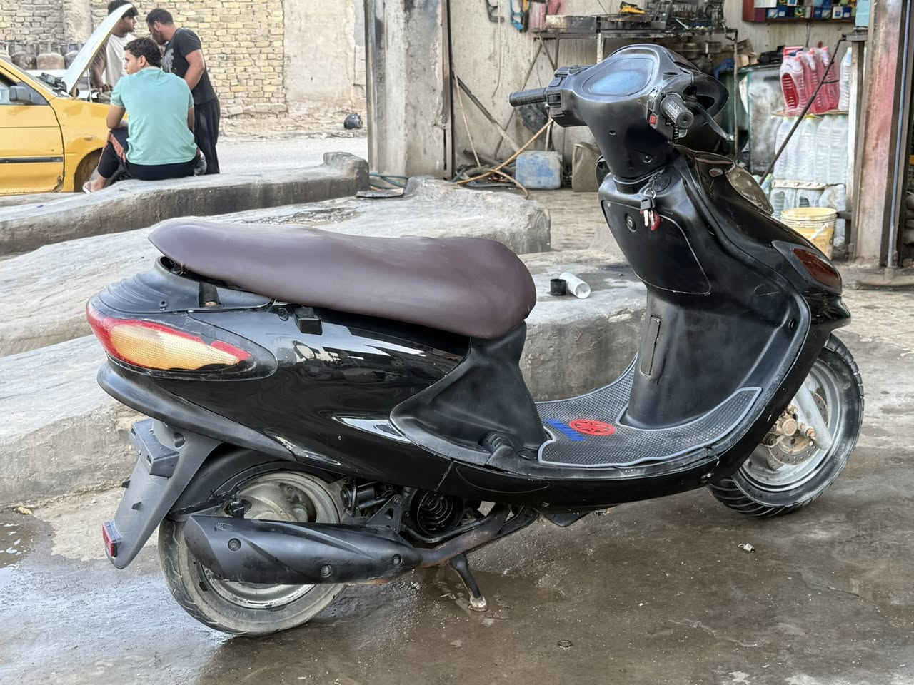 دراجه دوالفين نضيفه مكينه ناعمه لاصوت ولا دخان مكينه بلاديه دبلات جدد تيرات جدد كهربايات شغاله سلف هندر شغال لايت هورن شغال ما بيه كل نقص بس سبايدر الخلفي مكسور الباقي كلاه بلادي سعره مناسب 325 بيه مجال حك جيه مكاني شاميه شراي تصل *********** مكلف بل نشر
