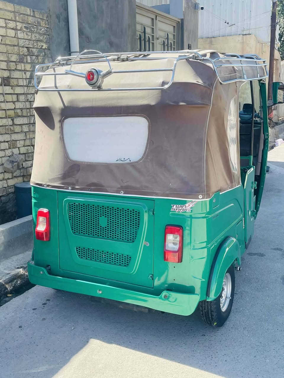 السلام عليكم تكتك البيع مديل 22 شهر 10 مضلع رقم ذي قار تحول مباشر مكينه مبدل بوشه وبستم وكشر بي رشات تخم تاير كله جديد مكان رفاعي سعر 8500وبيه مجال قليل تفاصيل عل تصال فقط ***********
