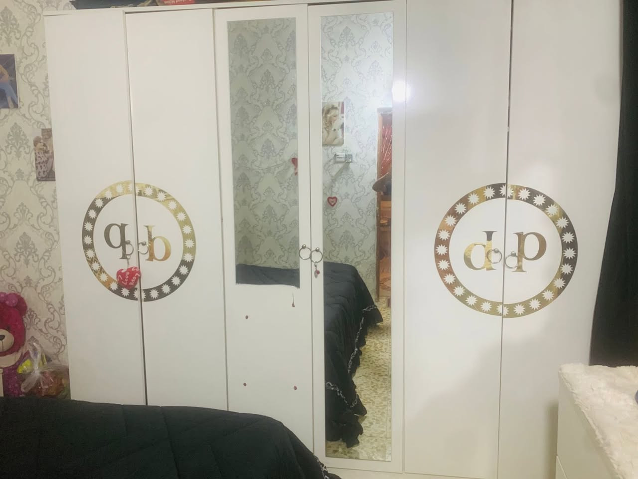 السلام عليكم غرفه تركيه للبيع نضافه ٨٠بالميه خمس قطع ***********مكان كربلاء سعرها ٣٠٠
