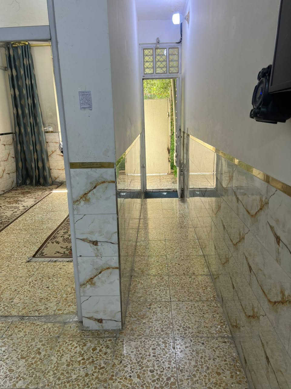 السلام عليكم بيت للبيع مساحه ٥٠ متر طابقين بالحبيبية قرب مستشفى الولادة منطقه كامل خدمات ***********
