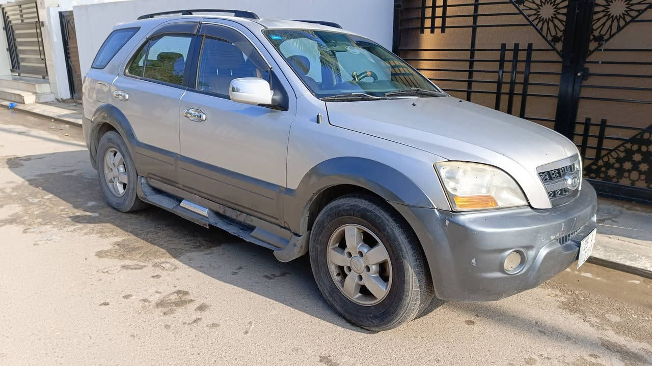 سورينتو 2009 خليجي 7 راكب فول مواصفات فئة EX مكفولة من الضربة ومن الصبغ عدا الدعاميات
رقم كركوك انگليزي تتحول بكل المحافظات 
محرك  6 سلندر  3300  / فور ويل / تحكمات ستيرن / كرسي السائق كهربائي/ فتحة سقف / تبريد + تدفئة شغال 
السعر 110 وبيها مجال 
مكان السيارة الفلوجة ***********
