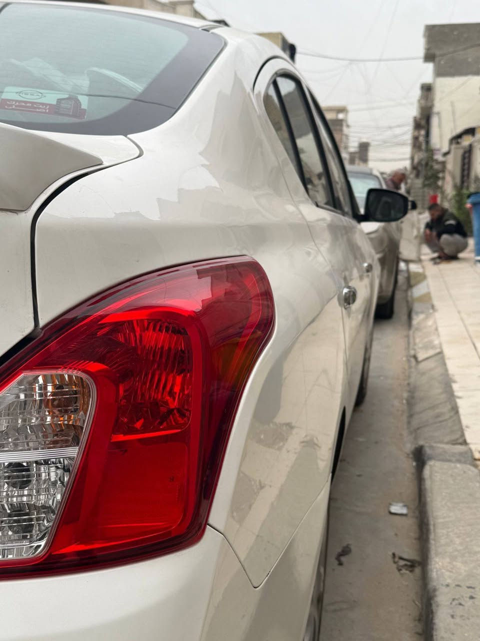 نيسان سني مصري موديل 2026 بيها باب امبدل مال سايق وجنطة بارد سيارة عل وضع الشركة ماشية ١٧ الف  و دعاميه الخلفيه صبغ رقم اربيل تريد تحويل او وكاله سعره 130 وبيه مجال العنوان حي جهاد ***********
