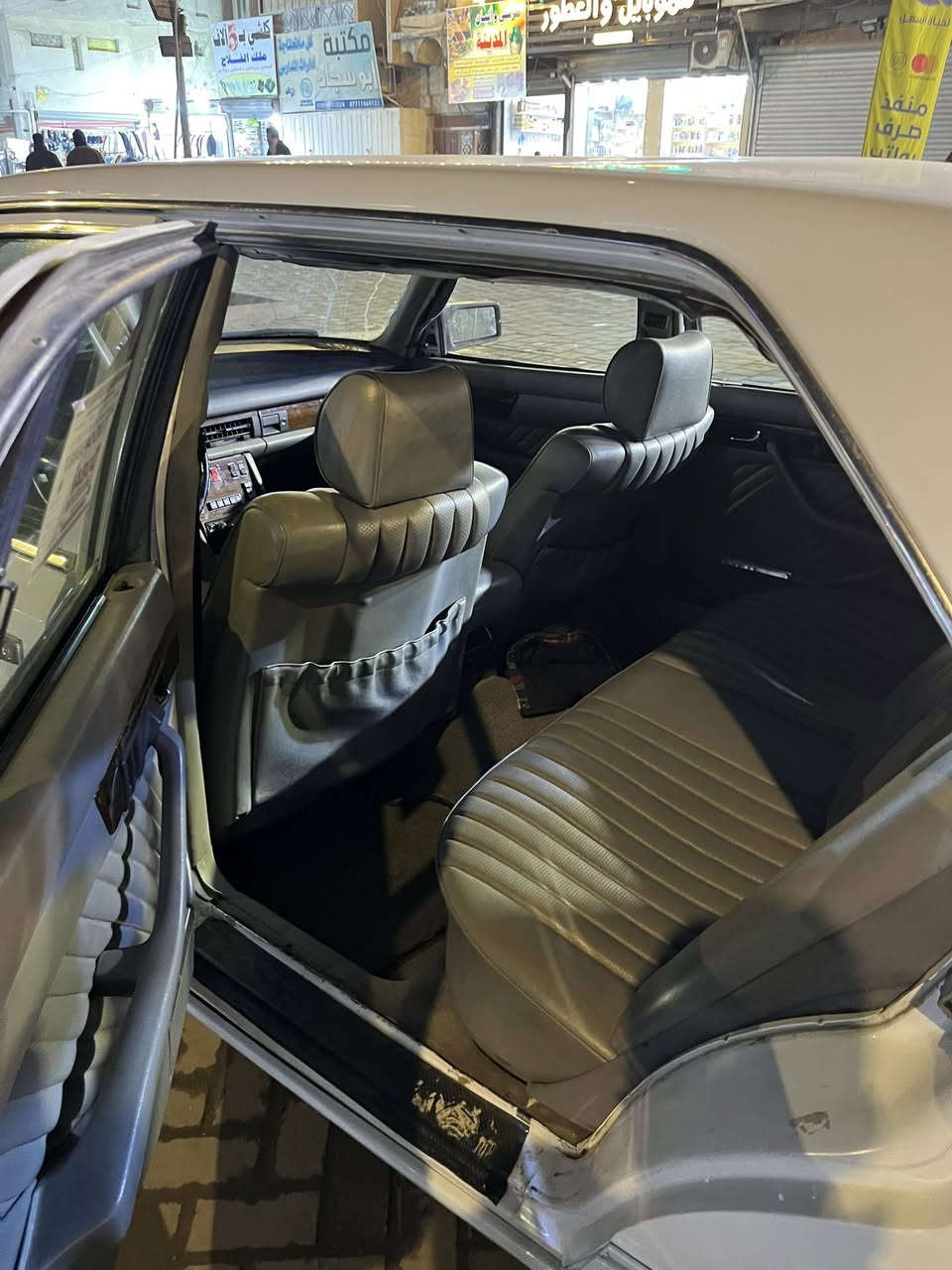 سلام عليكم شباب مارسيدس رئاسي للبيع سياره محور ففتي 2500سياره خير من الله غرفه جديده بيه تبريد شغال كشنات كهربائيه سياره يرايدله بسہ دعاميه وصبغ وبنيد سعر 70وبيه مجال رقم نجف *********** مكاني بغداد مدينه الصدر
