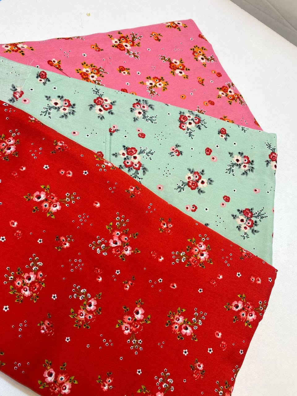 الله الله شوفو الجمال والاناقه روعه بنات كشمير ايطالي قطني باحلى واروع الالوان ولنقشات جمله ومفرد يوجد لدينا خدمة توصيل لكل محافظات العراق خلال ٢٤ساعه فقط للاستفسار واتساب ***********
