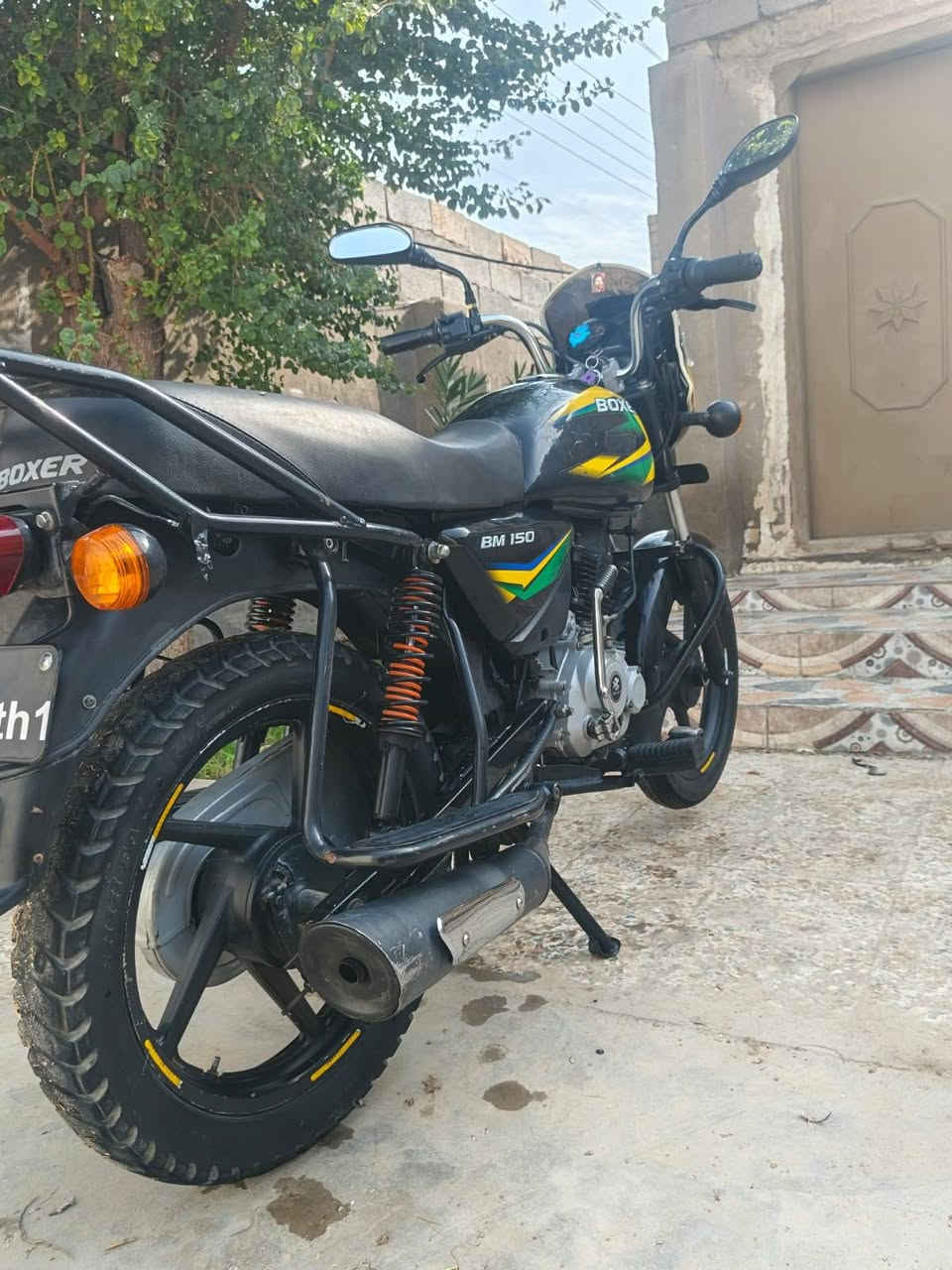 دراجه بوكسر نثيه للبيع بمليون 300 وبيه مجال الطيبين موديل 20 دراجه نضيفه بيه الدرع طاك وبيه الدبل الكدام طاك *********** وبخدمت الشراي ميسان المجر الكبير
