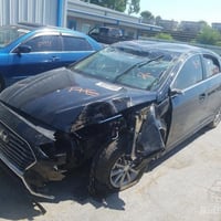 سوناتا مديل ١٩ ماشيه ٩٣ الف وقابل لزياده اخوان سياره ٣ قطع تبديل وجامل...
