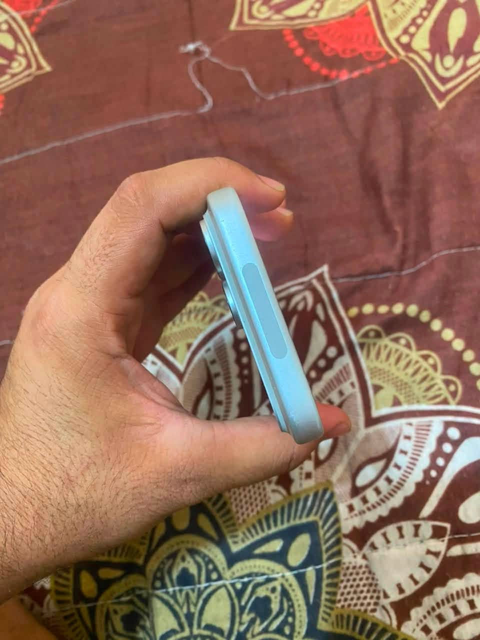 السلام عليكم 
17برو ماكس. ايسم لون فضي مميز 
ضمانه خمس اشهر 
بطاريه ٩٩
نظيف جدا 
السعر ١٦٥٠وبي مجال للشراي
للتواصل 
مامتواجد فيس فقط على الرقم والواتساب 
***********
