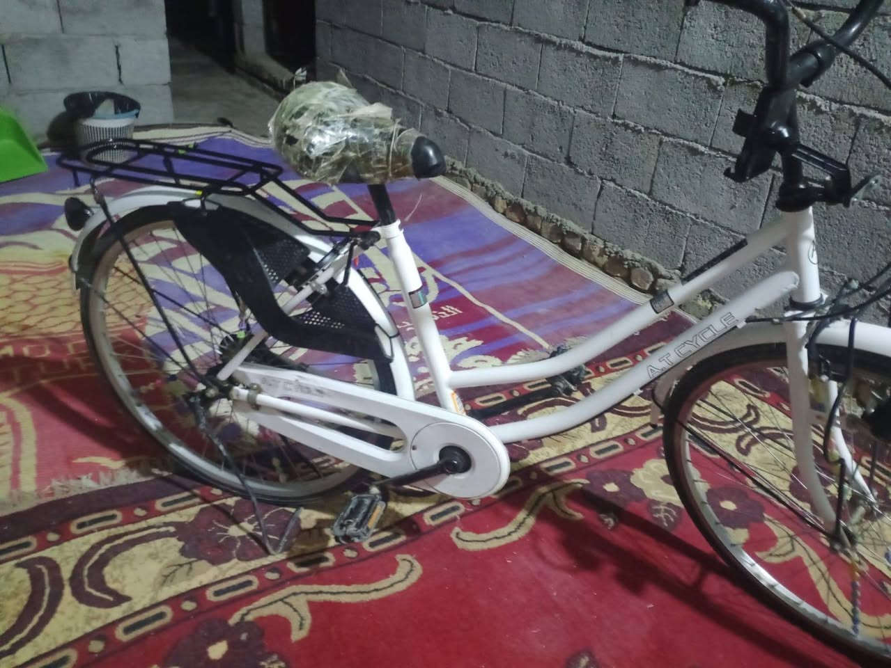 السلام عليكم بيسكل للبيع السعر 90 و بي مجال الشراي ***********
