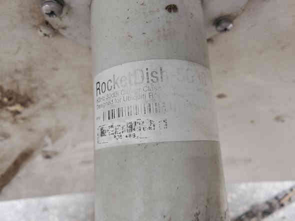 السلام عليكم برج للبيع
دشات دعدد2 الحجم واحد 30ثاني معلك ماعرف شكد الحجم نوع الدش يوبي انتي 
سكاتر عدد 6 مع الروكت ميكرو تك
سسكو عدد 3 النوعيه واحد 2960 و وثنين 2950
عاكسه عدد2 فولت12
راك عدد 1
حديد 18متر حديد يراني 
متوفر على الوتساب ***********
