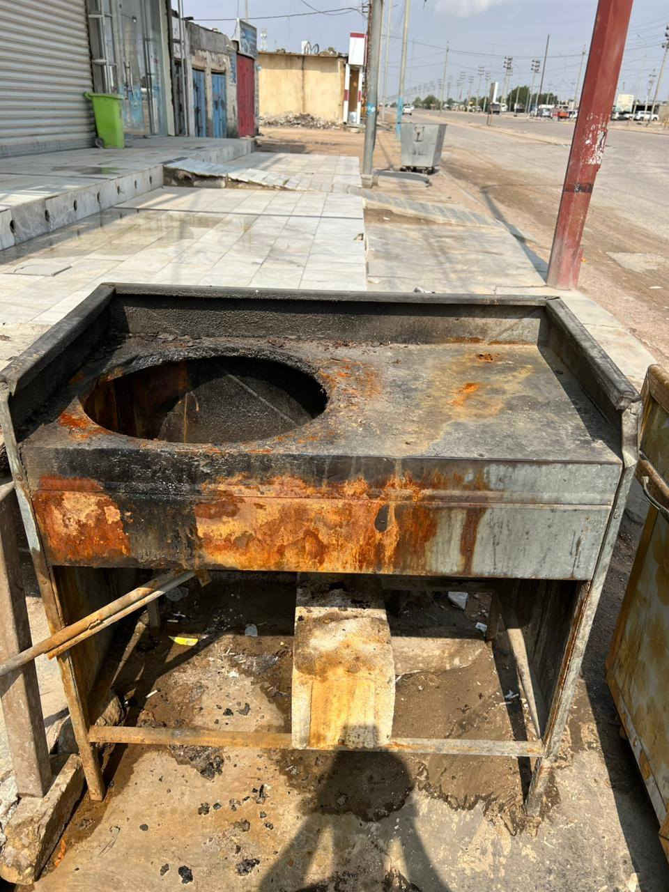 سلام عليكم جام خانه وميز فلافل وهداره 4صواني  للبيع خور الزبير
***********
