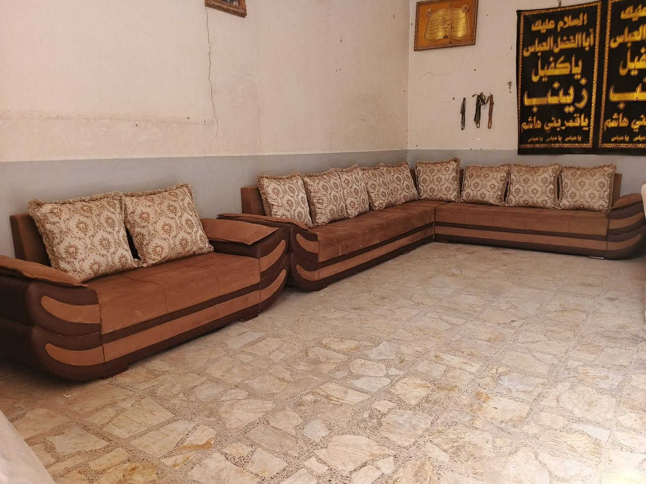 السلام عليكم احبتي الكرام
ديوان مستعمل قليل نضيف للبيع
 السعر (230) وبي مجال للشراي 
الاستفسار 📞((***********))
واتساب 📞 ((***********))
📌#النجف_الاشرف_حي_ميسان
📍يوجد توصيل داخل النجف 📦🚛
