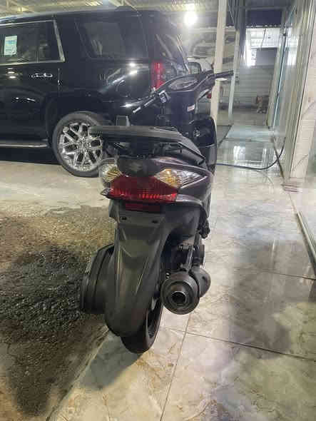 دراجة ادرس حديث ياباني. 
الدراجه ع وضع الشركة كفر كلة اصلي 
تايرات كشن قاعدة سيباية لايت زنون 
الدراجة ماعوزها برغي ذب عليها 

للاستفسار : 
{***********}
