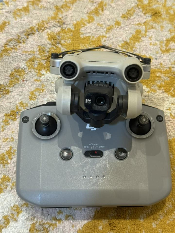 سلام عليكم
للبيع DJI MINI 3
الغنيه عن التعريف
كامره 4k فول HD 1080
ارتفاع الطيران 500متر  ومدا 8كيلو 
مده الطيران 38دقيقه واكثر
مستخدمه قليل كولش 
 النظافة 96/100‎%‎
دبل بطاريه 2 
السعر 975 وبيهه مجال   
رقم الهاتف بغداد  ***********
