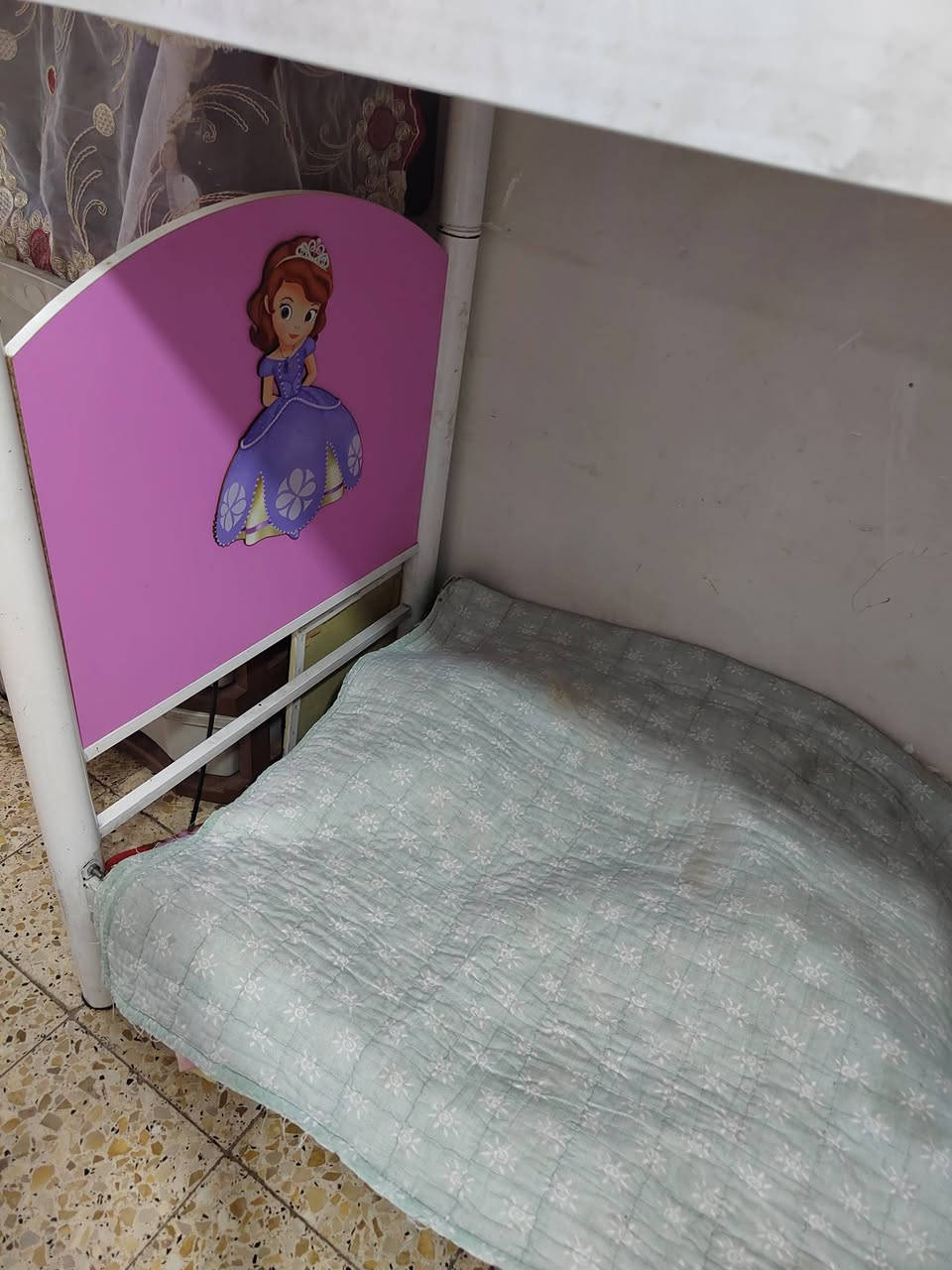 مرحبا سرير طابقين بناتي ويصير منفصل ثنين مع درج ومحجر ٤ جهات نظيف وجديد ودواشك ثنين
السعر ١٠٠ الف مكاني بغداد جديدة


**إذا كنت صاحب هذا الإعلان وتريد حذفه لأي سبب، رجاءا أرسل رسالة إلى الدعم الفني**