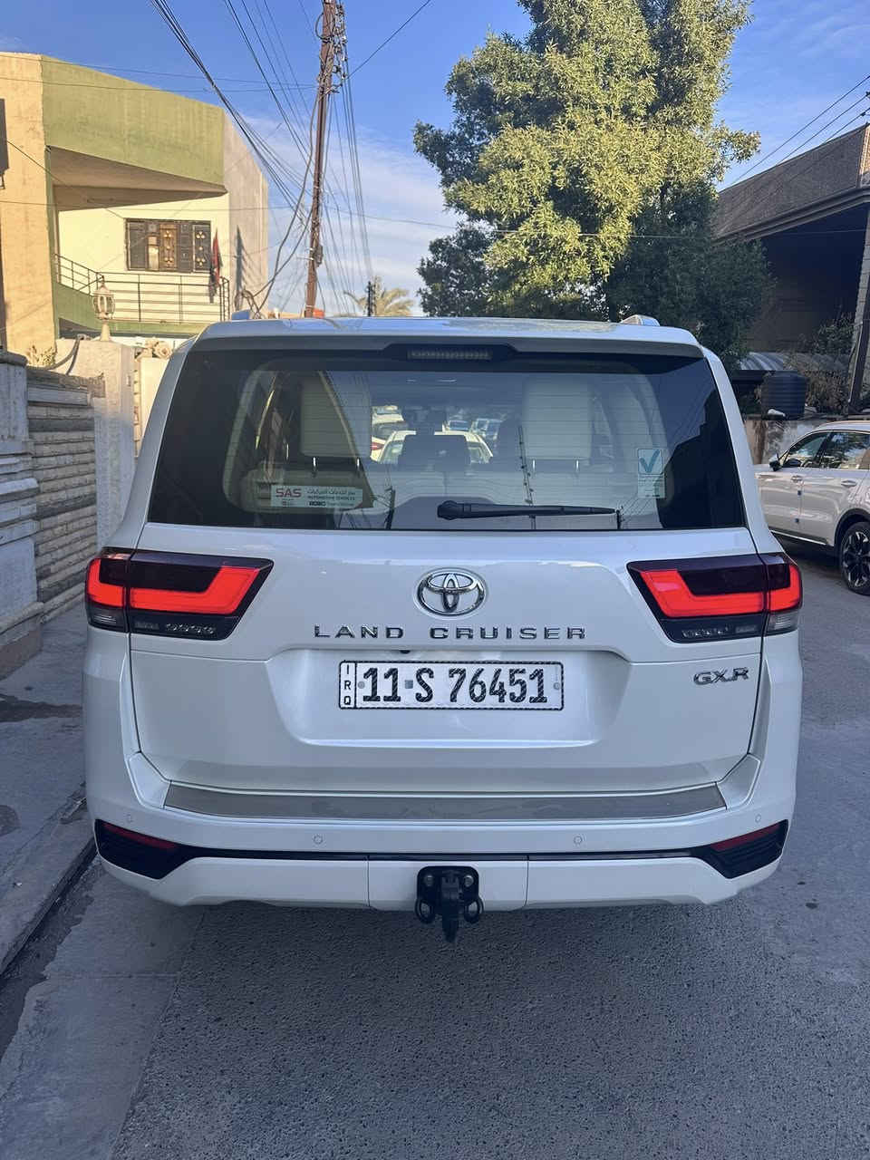 السلام عليكم 
تيوتا لاند كروز موديل 2022 شركة ساز ام الضمان محرك 6 سلندر 4000 السيارة فول مواصفات ماشيه 54 حقيقي استعمال نظيف جداً السيارة كفالة عامة من عدا الجاملغ الامامي مصبوغ والحافه مال بنيد مصبوغ اثر طخه بسيطه بدون دواخل بدون أي شيء والقطع نفسهم بلاديات بدون فتح 
وباقي السيارة على وضعية الشركة والسيارة رقم بغداد الجديد وبأسمي 
والمكان السيدية
والسعر 573$
وهذا رقمي ‭0790 129 1286‬
