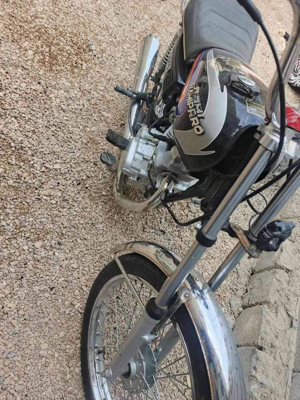 للبيع دراجه مامفتوحه نضيفه 600وبيها مجال 
***********
