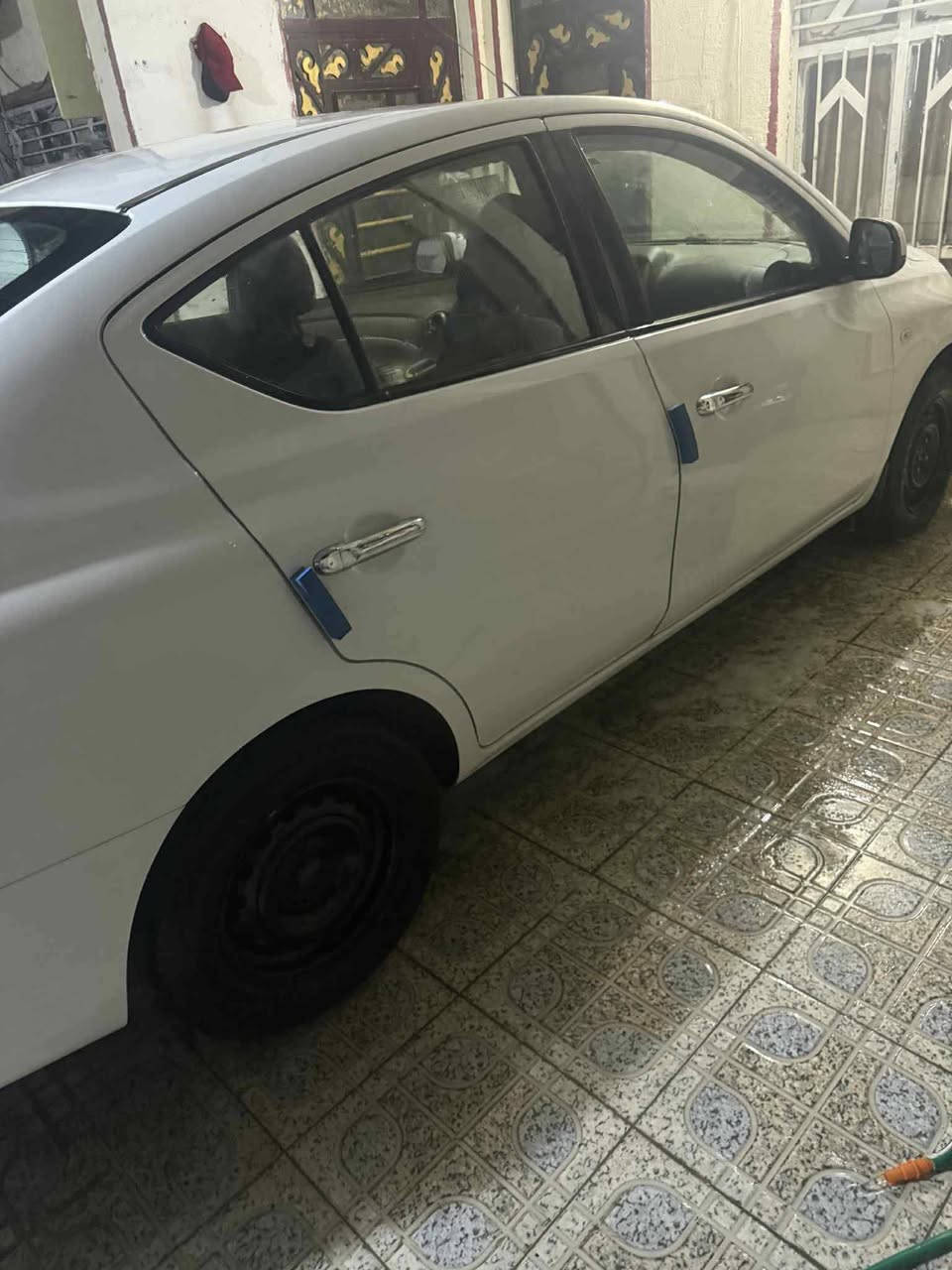 السلام عليكم نيسان صني 2013. هندي سياره بسمي 
مكفوله من صبغ فقط بارد بجنطه 
***********  السعر ٨٣
