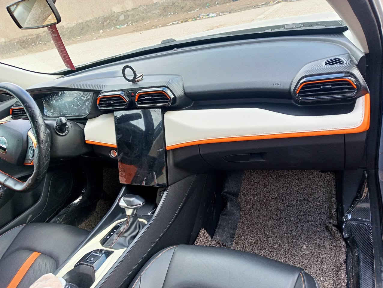 السلام عليكم دونك فونك موديل 2025 زيرو ماشيه 11km مواصفات بصمه تشغيل بصمه باب هندبريك بصمه شاشه لمس حديثه جنطه كهرباء كامرا خلفيه وحساسات خلفيه مكفولة كفاله عامه من الصبغ والضربه والشخط والبارد السياره تحت الضمان لمده 6 سنوات السياره رقم بغداد الجديد بأسمي
العنوان بابل محاويل 
السعر 120
رقم الهاتف:***********
