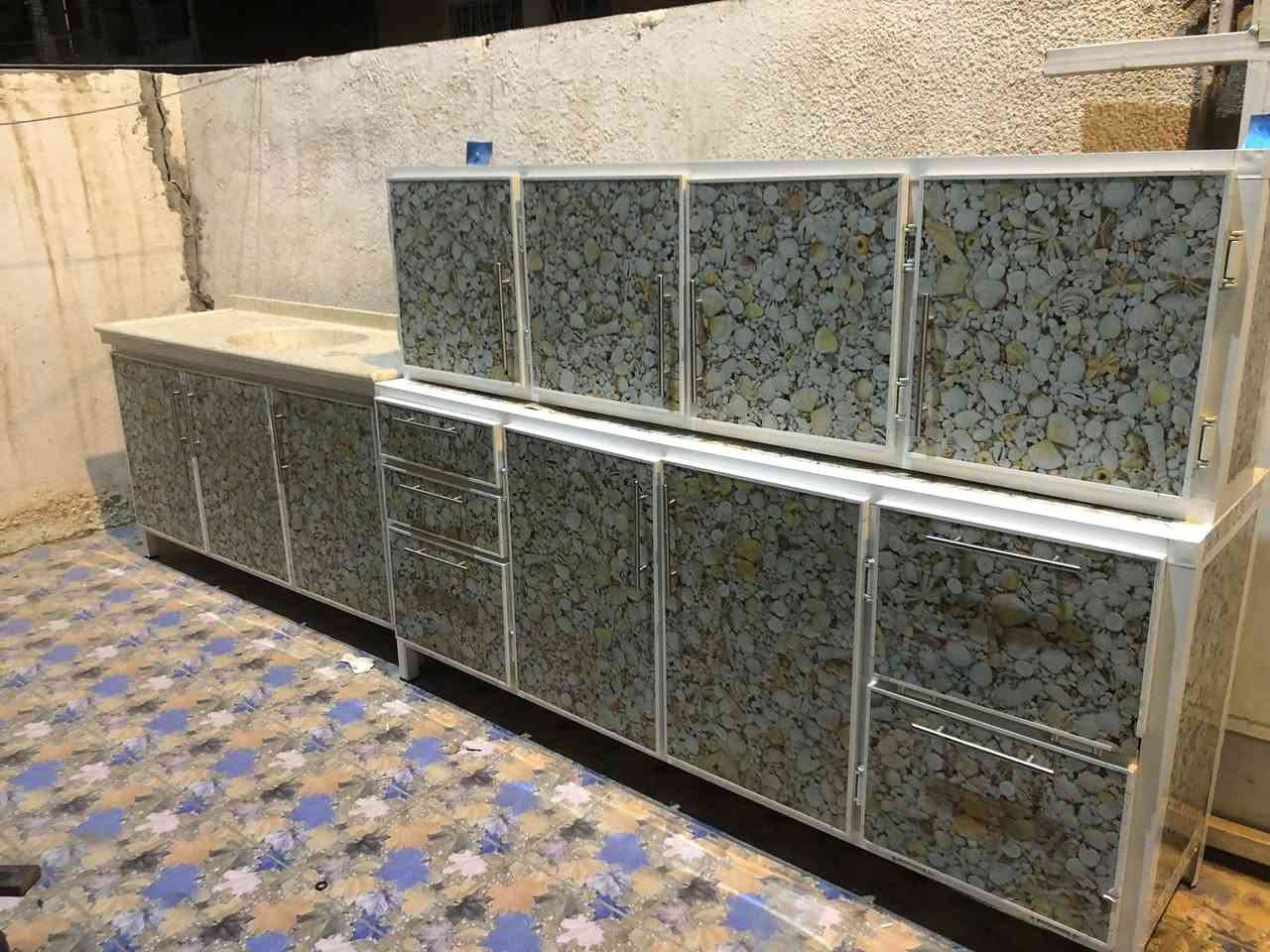 سيت ثلاثي 
كاونتر+ملحق العرض 2متر 
سنك مرمر صناعي العرض 1متر ونص
شغل ونوعية المنيوم ممتاز ومتين
السيت الثلاثي بحالة جيدة نوعا ما مع بعض التفاصيل البسيطة
السعر 200الف وبي مجال بسيط 
***********
بغداد-حي العامل
