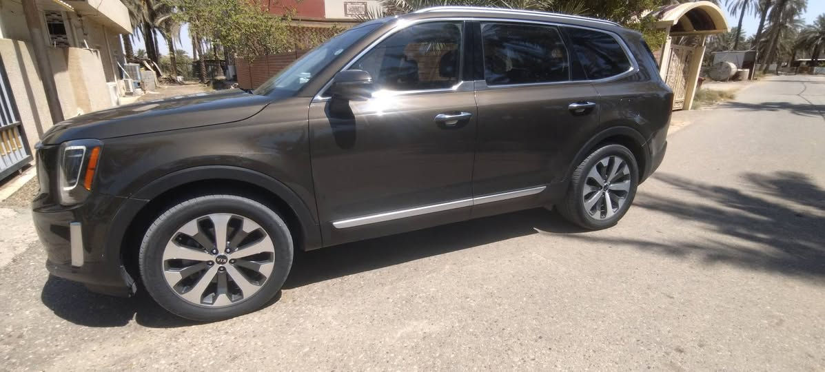 السلام عليكم
كيا توليرايد

موديل 2021 فئة S 
لون زيتوني 
 
فتحة  
كشنات جلد كهرباء تدفئة 
كشنات خلفية منفصلة Vip
تشغيل عن بعد 
شاشة كبيرة 
 كامره خلفية وامامية 
  
شاشة دجتل كبيرة 
5 وضعيات قيادة  
حساسات امامي خلفي 
رادارات 360 درجة 
رادار امامي تفاعلي 
نظام تحديد مسار 
نظام نقطة عمياء 
اوتو هولد 
سايد بريك بصمة 
شحن لاسلكي 
نظام ابل كاربلي 
7 مداخل USB
تحكمات ستيرن 
لدات داخلية محيطية كل ألوان تتغير بلادية 
نظام تبريد مناخ منفصل 
تبريد مركزي 
لايت 4 عدسات اوتو 
نظام محافظة عل طفل مايفتح باب خلفي حال عبور سيارة 

نظام اوامر صوتية 
ويل حجم 20 
محرك 3.8 
كير 8 
وبعد بيهة هواي مواصفات 
ماشية
رقم اربيل سنويه بأسمي 
السعر: ٢٣٥ وبيهه مجال قليل +
 صور الحادث مرفقا مع المنشور 

*********** واتساب
