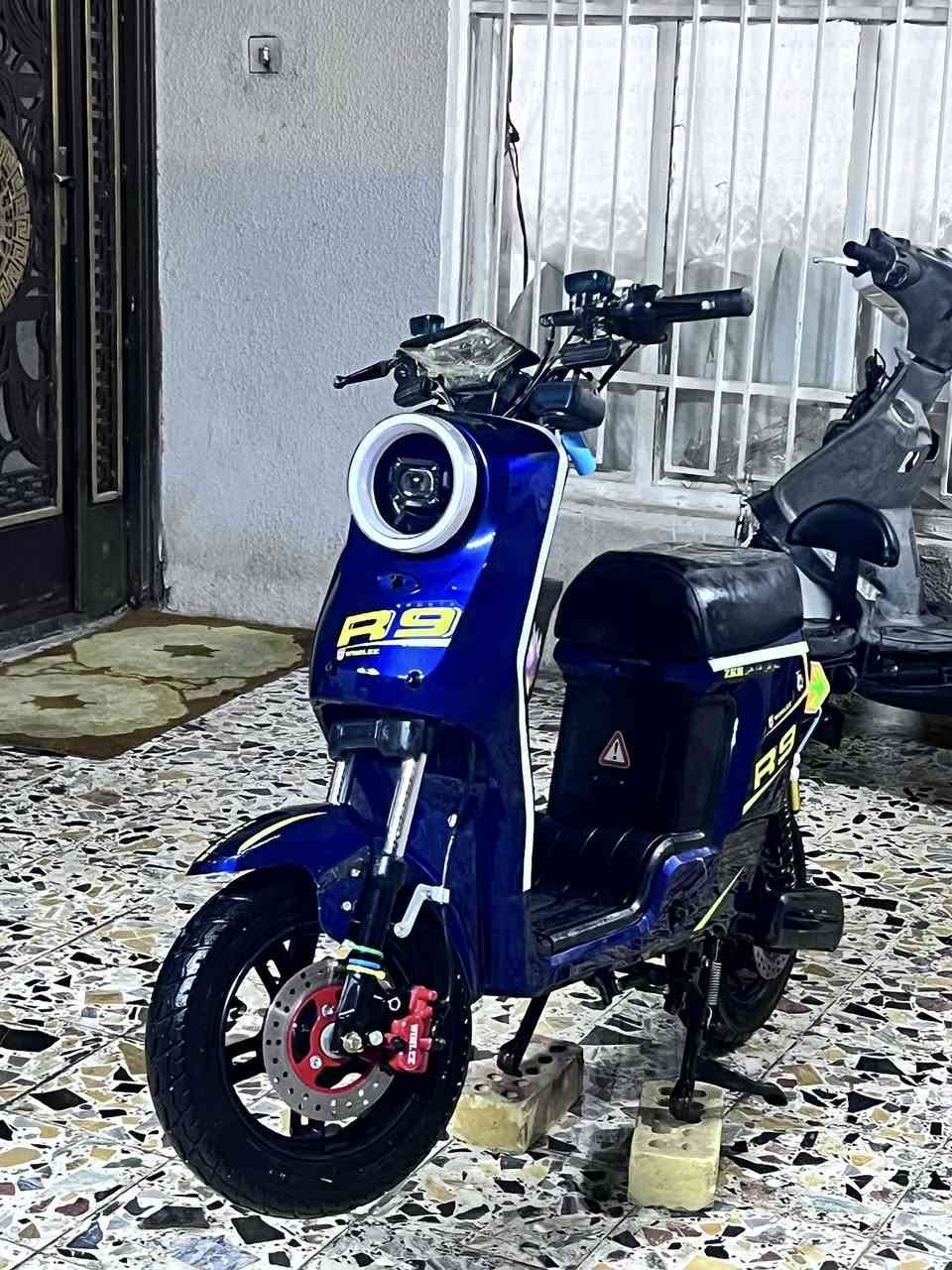 5  R 9بطاريات
شاحنه وغراها كامله للبيع 400
مكاني بغداد الشعب 
***********
