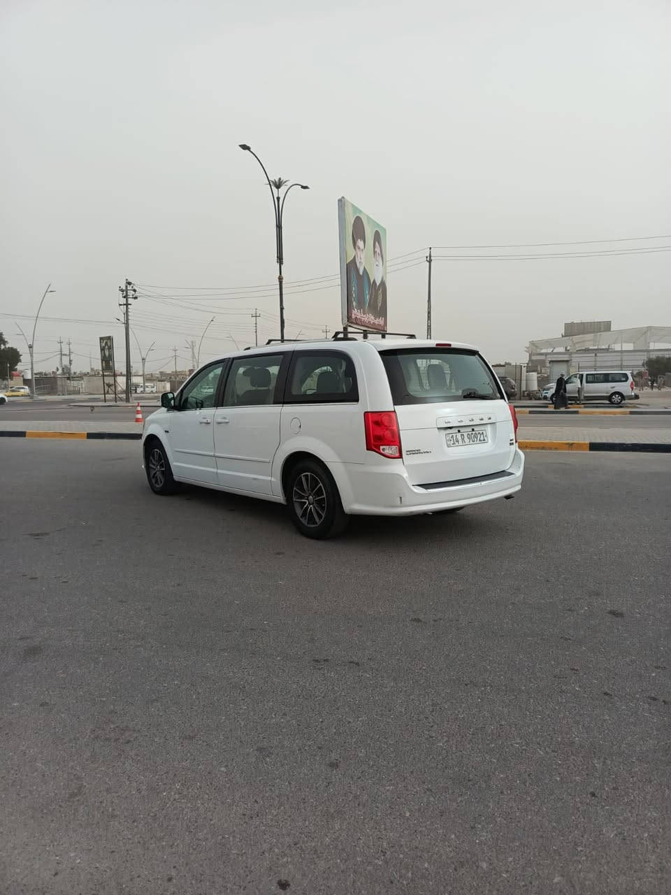 دوج كرفان مديل ٢٠١٧كفالة عامة حادثها تقرير فول مواصفات تشغيل عن بعد بيبان كهربائية رقم جديد هزة جديدة شرط تحويل جاهزة من كلشي سعر ١٧٠ وبيها مجال قليل ***********
