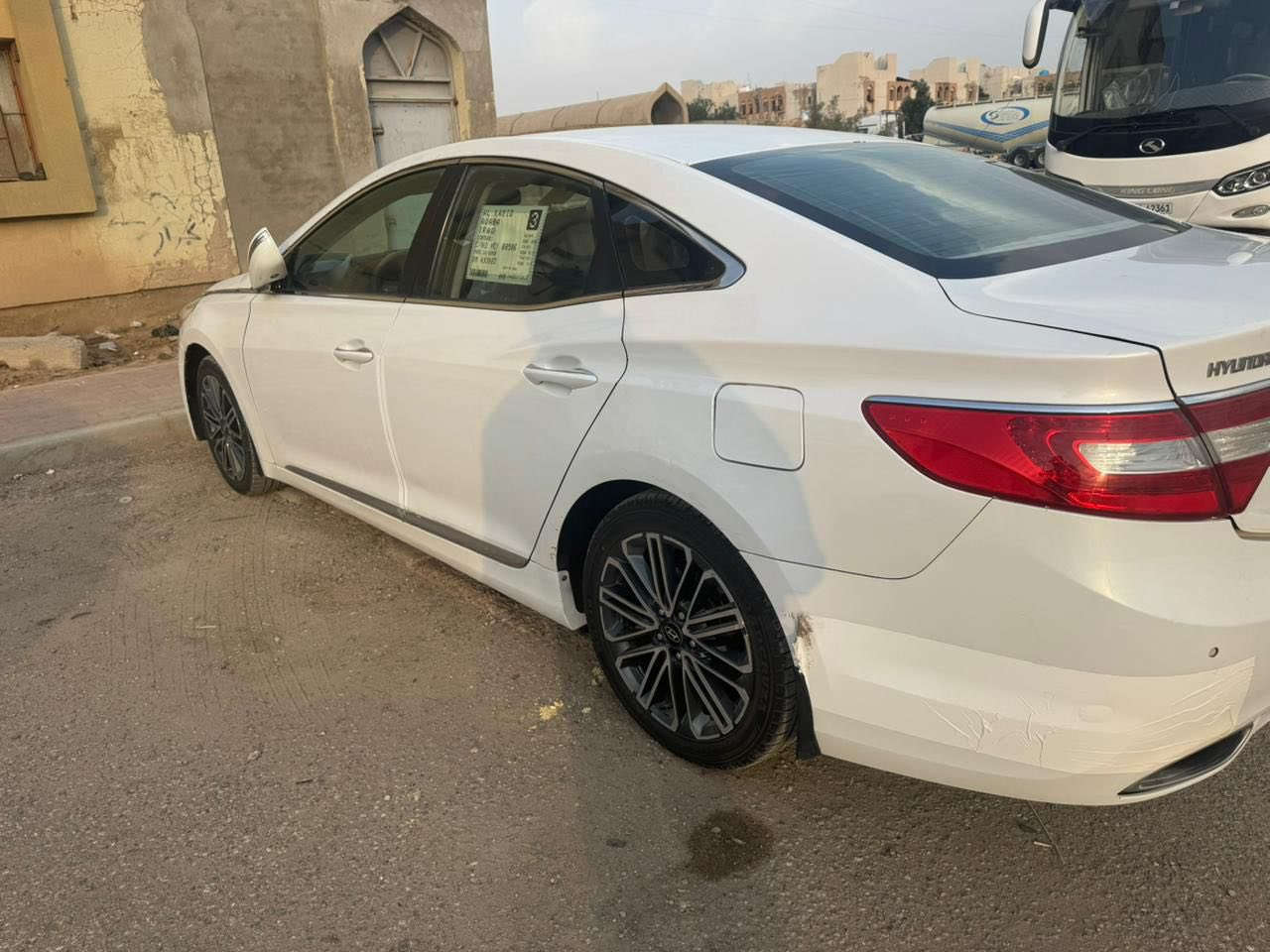 سلام عليكم 
أزيرا موديل 2013 وارد امريكي بيه فقط قطعه مبدله  فول مواصفات عده فتحه رقم بغداد رايده ب110 ورقه وبيه مجال 
للاستفسار الاتصال 
*********** 
***********
