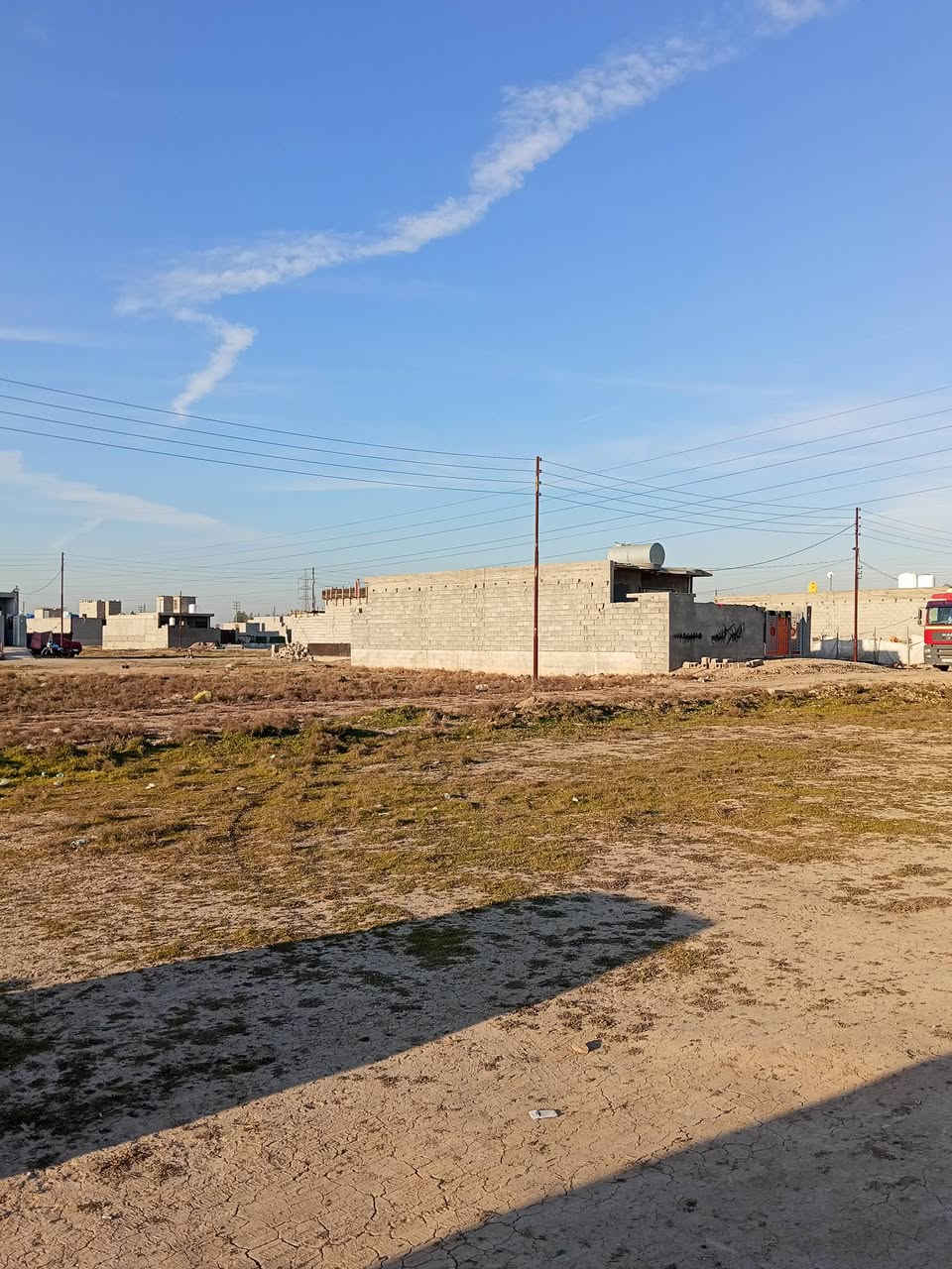 من رخصة الادمن يوجد لدي قطعة الرض للبيع 200مترخلف المشروع خلف محطة أبو حيدر عقد 17ابنص البيوت السعر 10وبيهة مجال قليل وهذا رقمي ***********
