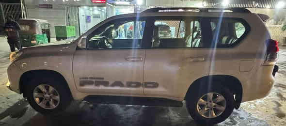 السلام عليكم ورحمة الله، (لبيع فقط بدون مرارس) برادو 2011 كويتي  فول، ابيض مكفوله كفاله عامه حتى دعاميه مكفوله (رقم بصره انكليزي مميزه) (محرك 4000(6سلندر)
1- فتحة سقف 
2- بصمه مع نظام ترحيب 
3- كشنات جلد  
4- حساس خلفي وامامي
5- فول ويل 4x4
6- سبعه راكب  
7- داخل صاج ملكي 
8_مرايا كهربائي شفط 
9- دبل تانكي  
10- سبيل تعليك 
11-  تبريد 3 قطعه                      12- كامره خلفيه                      السياره مدخله سيرف عام ( تخم تاير + تخم دسكات  + صيانه منظومة قودعامه )  السياره على ايدي واني جنايه من سنوات طويله (مكان السياره بغداد الكرادة) (السعره 275 وبيه مجال ) (اتصال او واتساب. ***********)
