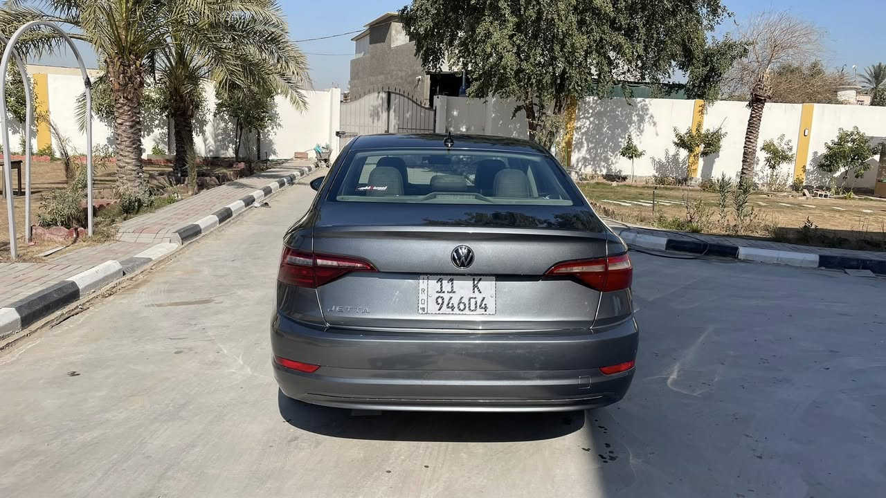 جيتاSE2024للبيع
سيارة نضيفة مابيها نقص 
صدر امامي جديد وتخم تايرات جدد 
سيارة حادثها باامريكا جاملغ الخلفي جهة السكن مرجع ومصبوغ وسيارة مكفولة من الكص والحوض مرجع بارد مابي كص وشواصي مكفولات 
سيارة ماشية35الف ميل 
سعر:160وبيها مجال بسيط 
الرقم:***********
