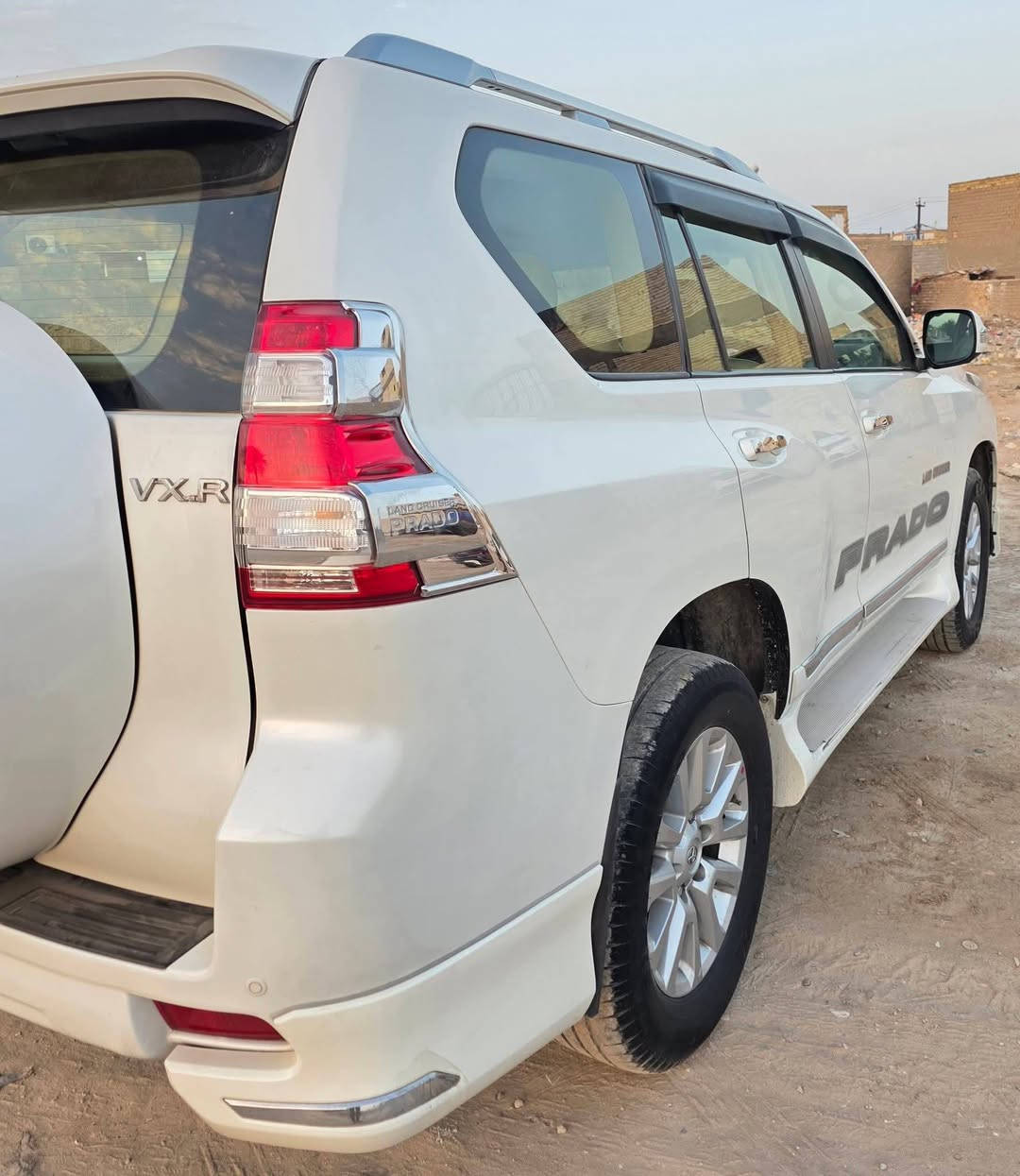 السلام عليكم 
برادو 2016 
مكفوله كير محرك وصبغ فقط بارد صغير جدا 
٦ سلندر 
فول vxl 
دبل تانكي 
٤ كامرات 
ثلاجه 
بصمة ابواب 
كشنات كهرباء وجلد 
تبريد ٣ قطع 
ماشيه ١٦٥
السعر ٣٤٨ 
للأستفسار الاتصال ***********
