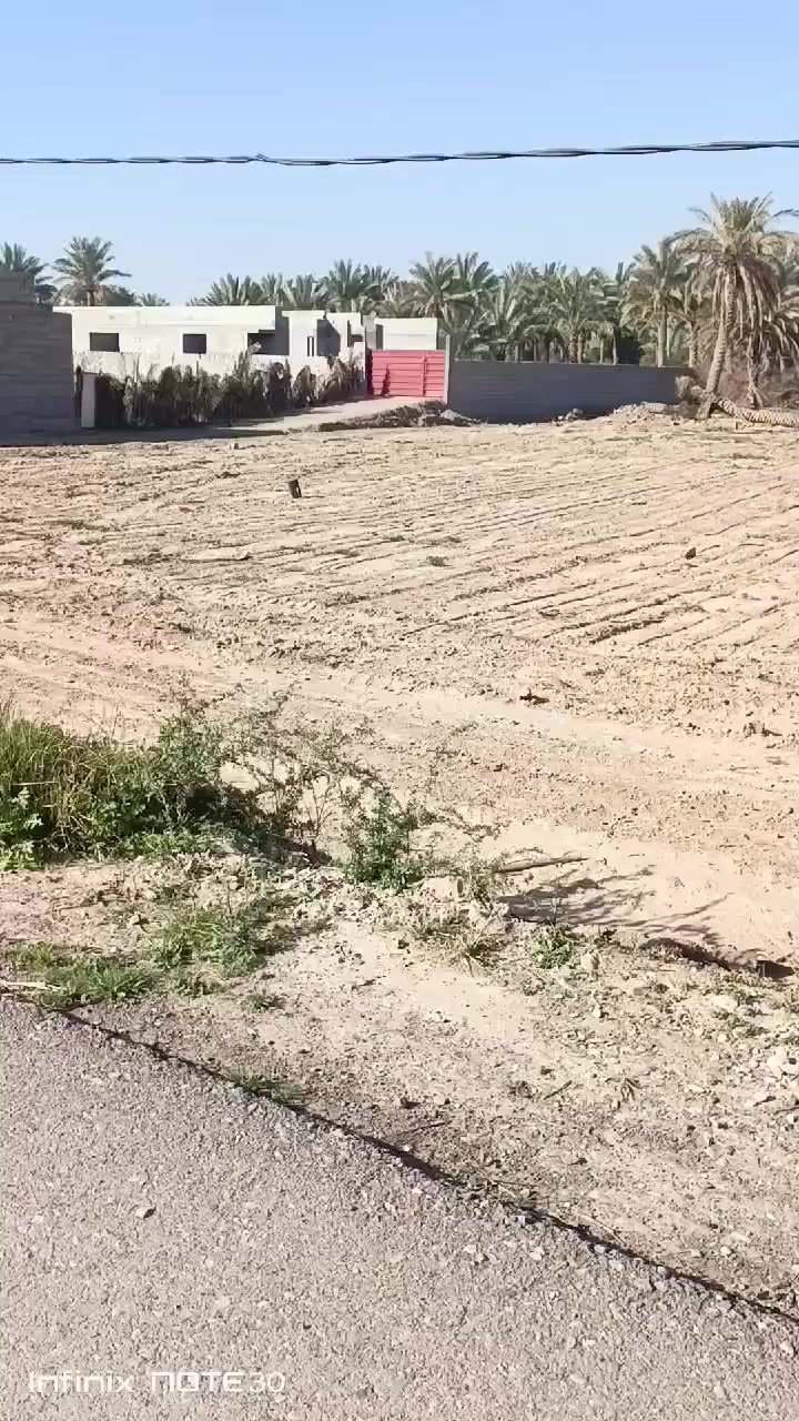 السلام عليكم ورحمة الله
يوجد اربعة قطع اراضي للبيع مساحة القطعة الواحدة  200 م في قرية نوفل طريق السدة الفرع المؤدي الى بيت المرحوم عليوي الحبيب. يتوفر فيها ماء وكهرباء وخط مولد والشارع تبليط بالاضافة الى الشارع امام القطع عرضه 8 امتار او الشارع المؤدي الى المدرسة في المستقبل.  
وللأستفسار  ***********
