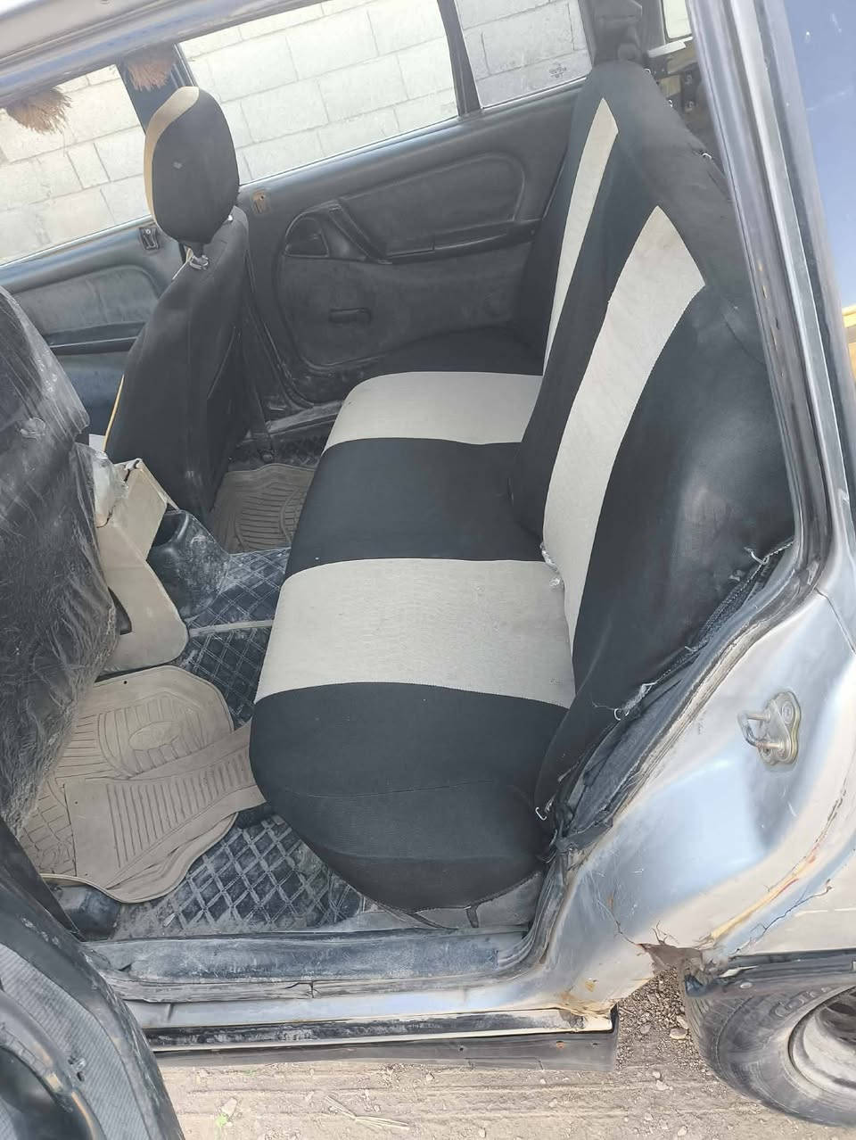 سيارة اوميكا صالون للبيع
موديل 92
 كابون بنزين موجود وكالة وتحويل
السعر 17 ورقة بيه مجال
الرقم ‏‪0774 787 3787‬‏
***********
