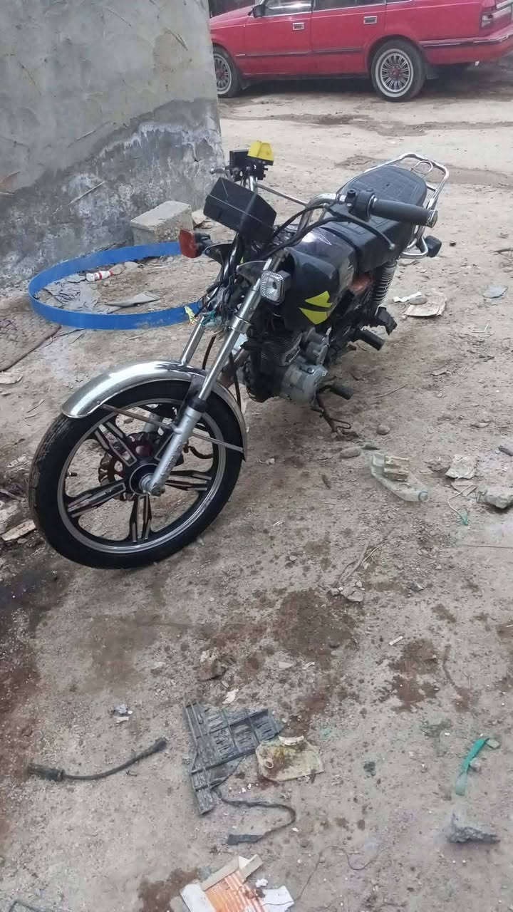 السلام عليكم شباب دراجه خير من الله مابيه شي نقص بيه بس الليت مابيه موديل 2022مابيه اوراق بس الدراجه كلش حلوه المكينه مابيه شي لاصوت ولا تخان ولا نضوح اكفلك سرقه وعشاهر بكان بغداد جسر اديالى الجديد الكرغوليى السعر 425وبيه مجال الطيبين اذا موشراي لاتخابر رجاهن هاذه الرقم بي واساب ***********
