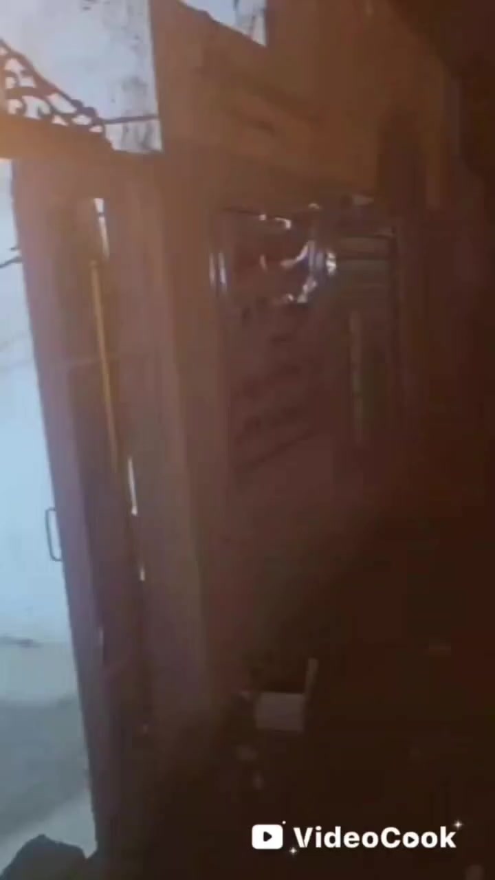 للبيع 220 متر اربع غرف نوم واستقبال وصالة ومطبخ وصحيات بناء طابوق جيري بحي الرحمه قرب السوق
 بسعر. 67 وبي مجال قليل للاستفسار اكثر الاتصال علئ *********** وت ساب ***********
