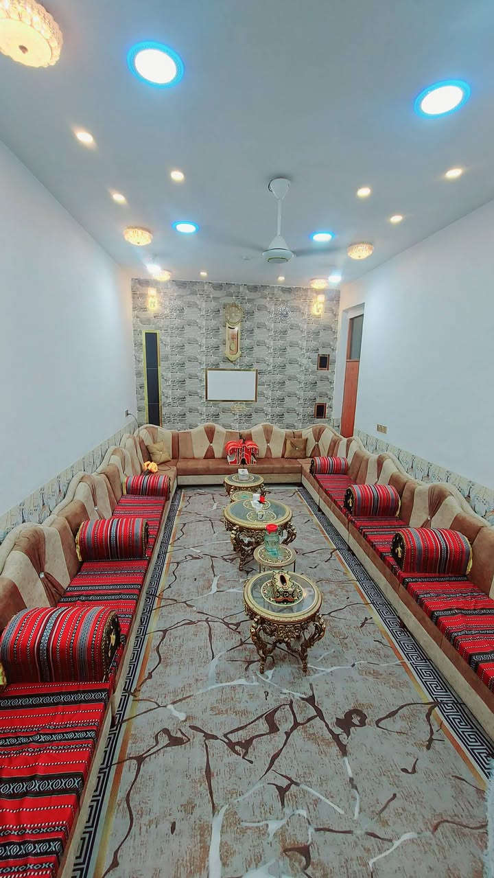 سلام عليكم 

 بيت للبيع مساحه ٢٠٠م

طابو زراعي  كل خدمات تكاملت من ماء وكهرباء وكيبل ضوئي 

 مكانه كاع راجي ابو احمد

 بيت جديد بناء درجه أوله

 بناء كله طابوك صب كونكريت

 يتكون الأول  من 

ديوانيه ومطبخ وصاله وغرفتين وصحيات ومنور وطارمه جبيره بيت جاهز عله اخر حبايه

الطابق الثاني هيكل واصل للسقف يتكون من 

٤غرف نوم وصاله وحمامات 

 وخدمات بيه ماي خطين  وكهرباء المحوله بلباب وكيبل ضوئي كامل

سعر البيت [[٩٠]]وقابل للتفاوض 

لاستفسار مراسلة الحساب أو الاتصال على الرقم

***********
