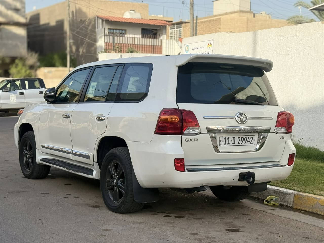 السلام عليكم لاندكروزر 2012 للبيع 4600 V8 صبغ احزام للاستفسار *********** السعر  270 وبيها مجال
