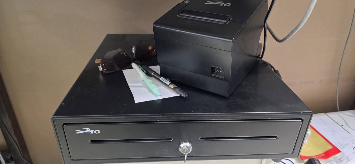 سستم كاشير جدا نضيف واستخدام قليل وياه UPS وطابعات عدد 2 وجرار فلوس والبرنامج مالته حديث وعملي جدا 

السعر 650

***********
