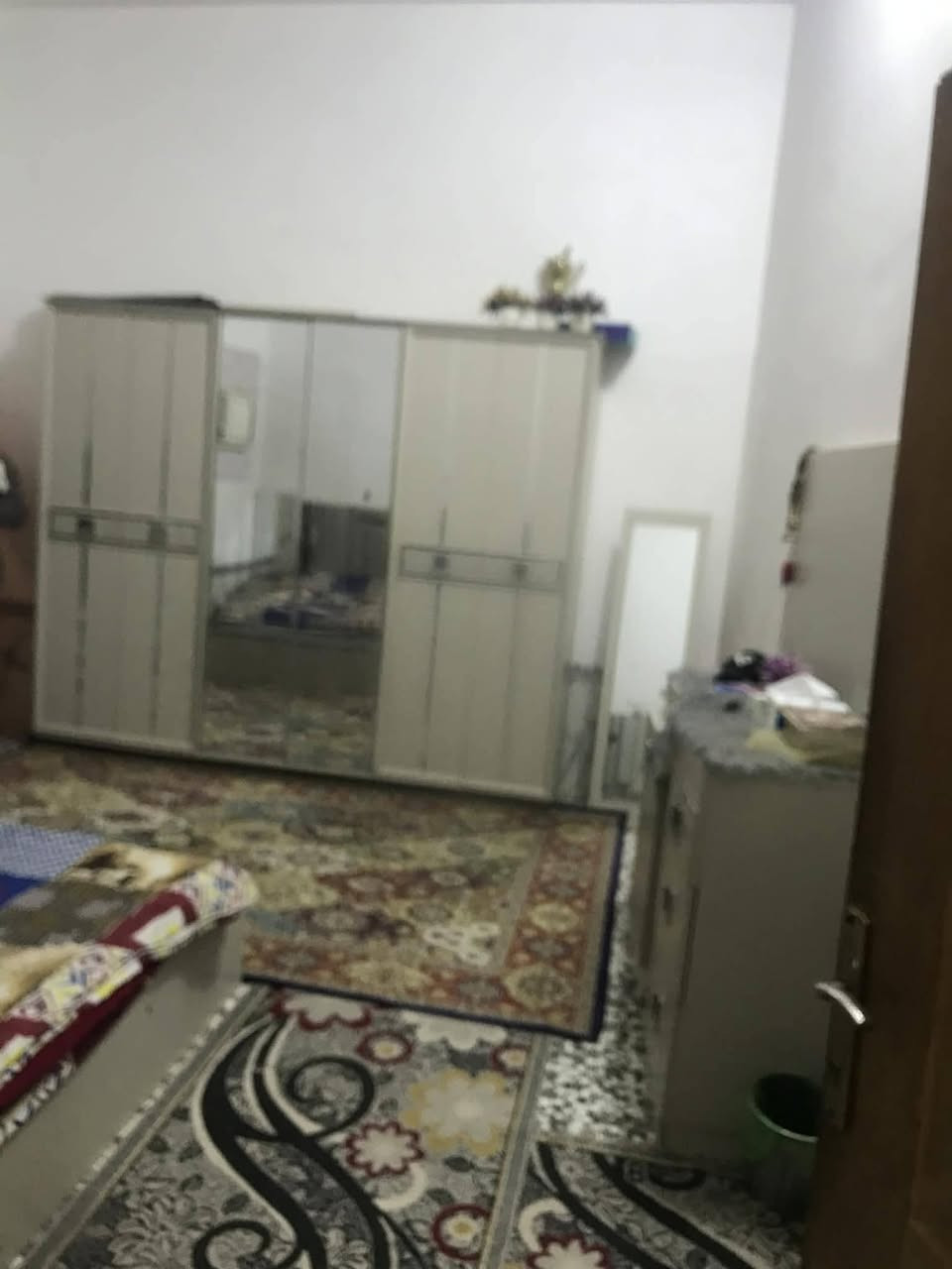 سلام عليكم بيت طابقين طابوك بيت عالي عن شارع بيت كامل كل مطبك كاشي بيت مرتب وحلو مكان  هدو جيران ذهب كافت الخدمات موجوده مدرسه قريبه كهرباء ماي مولده ذهبي شارع حله كربلاء يبعد 150متر منطقه سكنيه انترنيت ضوي يحتوي على غرفتين وصاله ومطبخ ستقبال صطحين كامل تطبيك استاره داير البيت محيزم الثاني عمود 60 شارع اسماك الفرات السعر 48 الستفسار مراسلت الصفحه ونتصال ملاحظة بيع مستعجل *********** ملاحظة بيت بلديه
